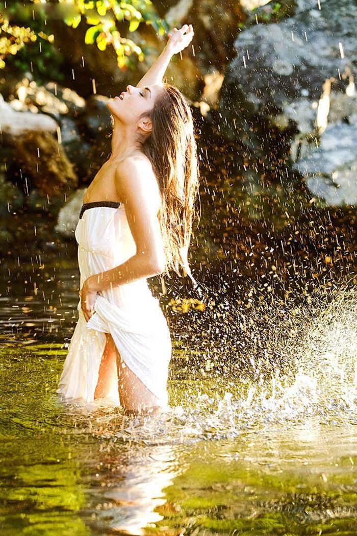 Marie Avgeropoulos in Haicheng