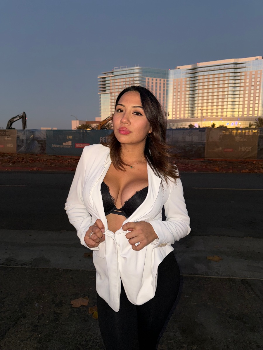 Take a pause and enjoy Ali Cruz — streaming from Haicheng