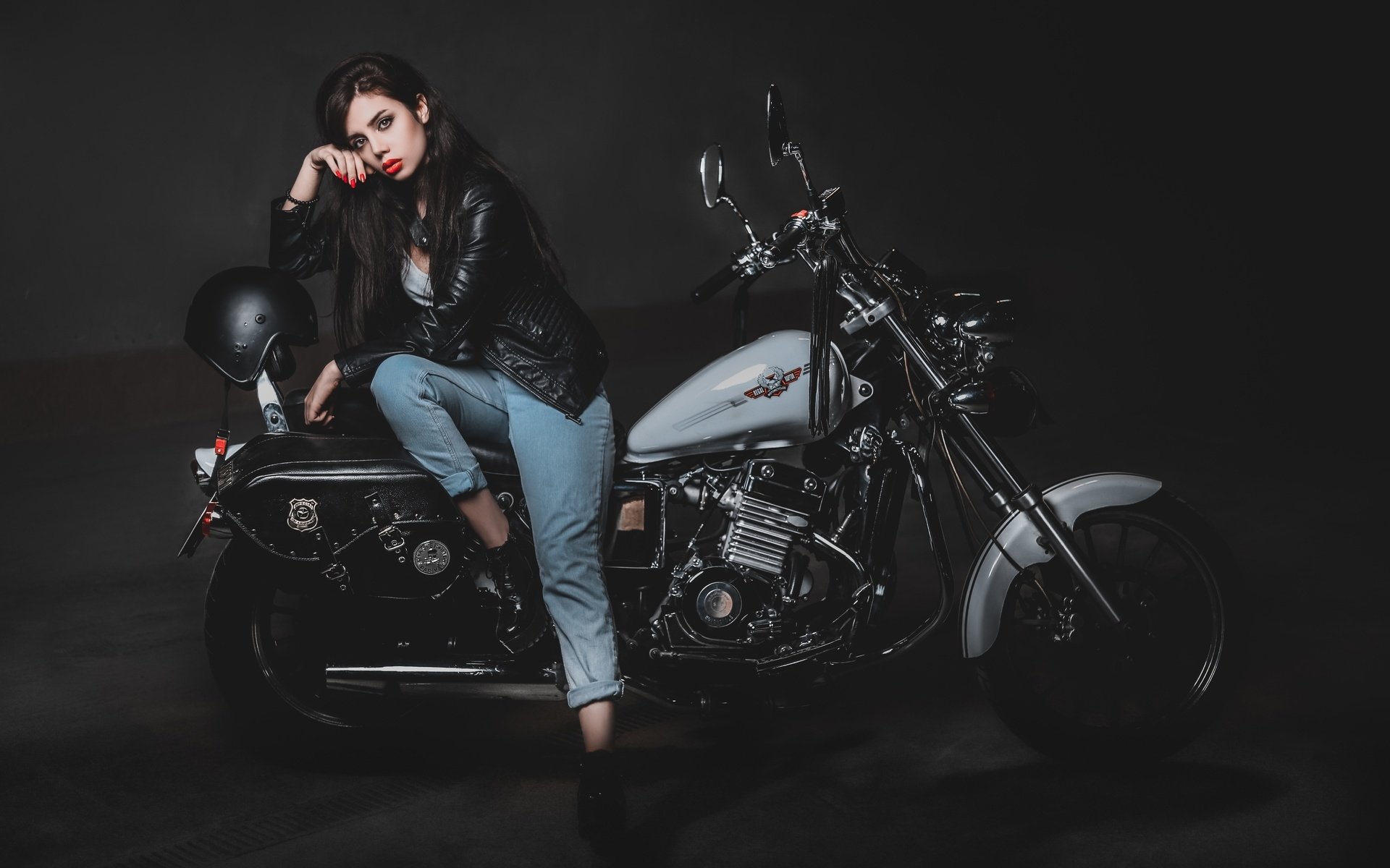 Biker girls: style and drive in Haicheng