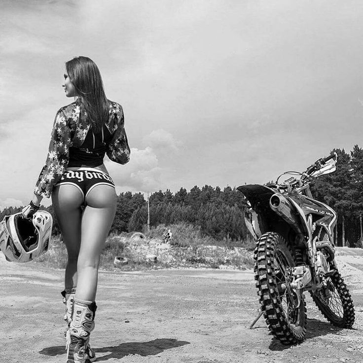 Beautiful girls and motorcycles in Haicheng