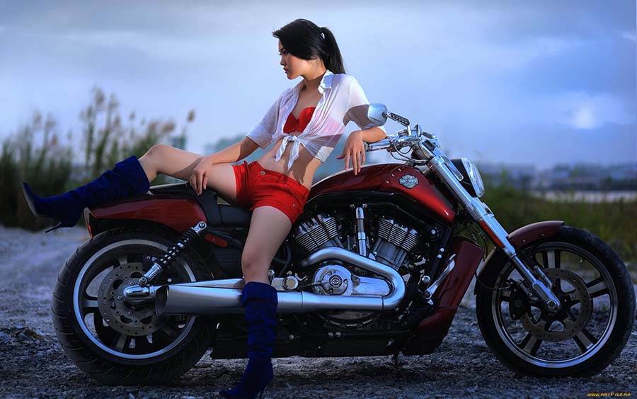 Beautiful girls and motorcycles in Haicheng
