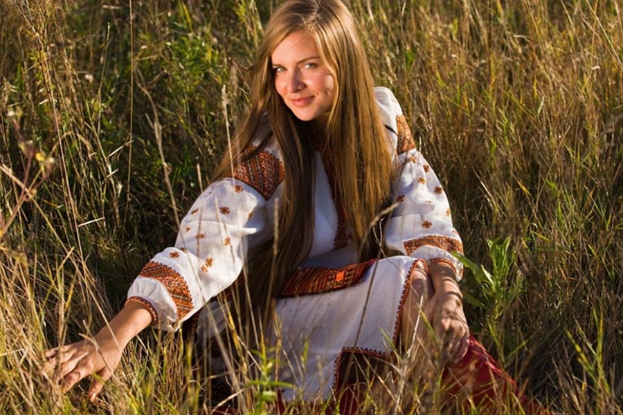 Model Women in Slavic costumes in Haicheng