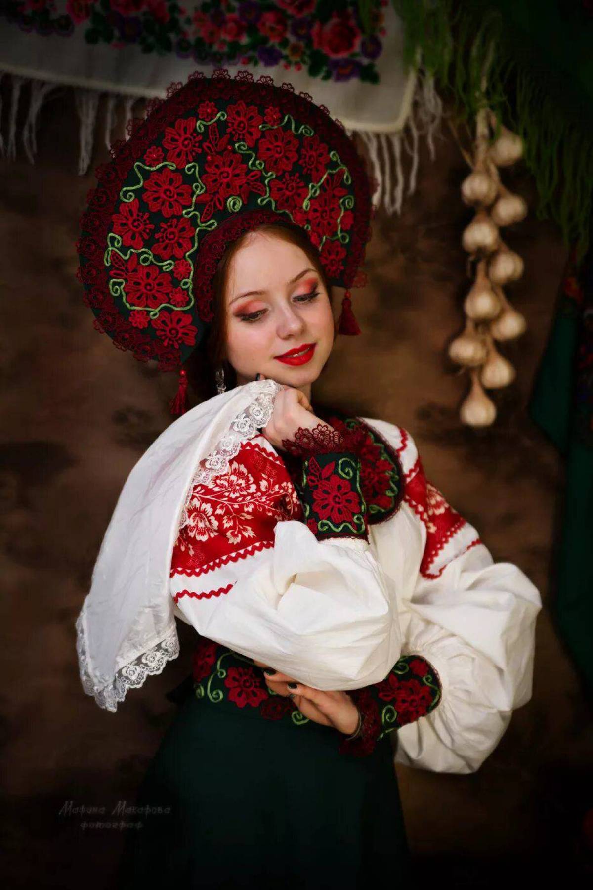 Women in Slavic costumes underwear in Haicheng