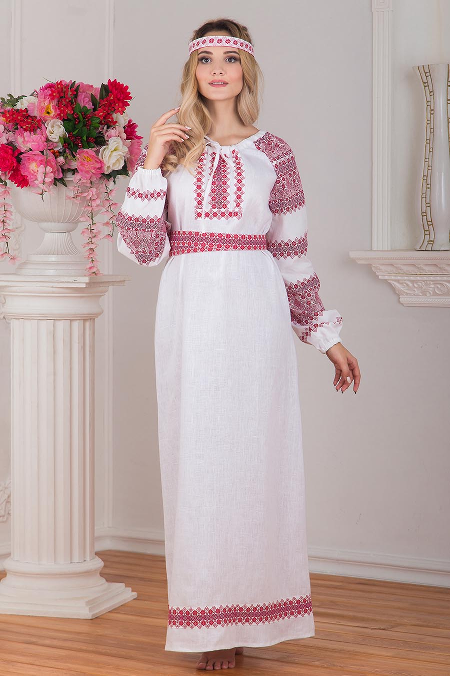 Women in Slavic costumes in Haicheng