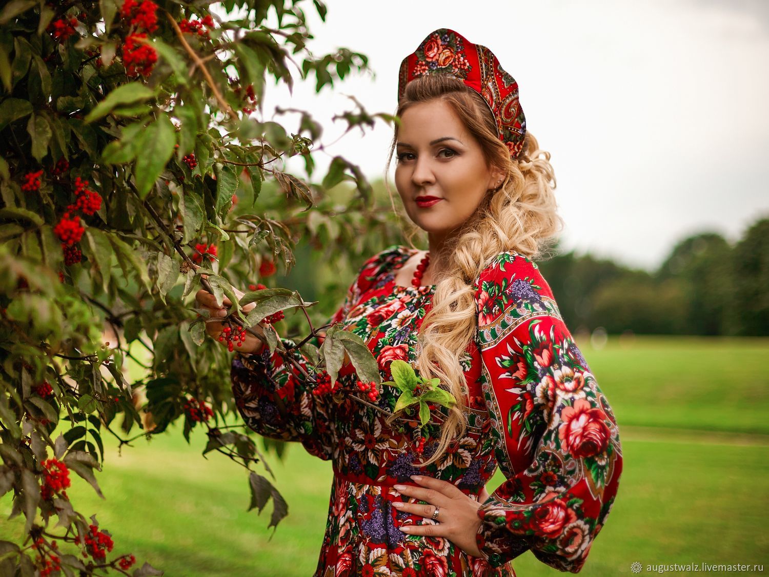Women in Slavic costumes in Haicheng