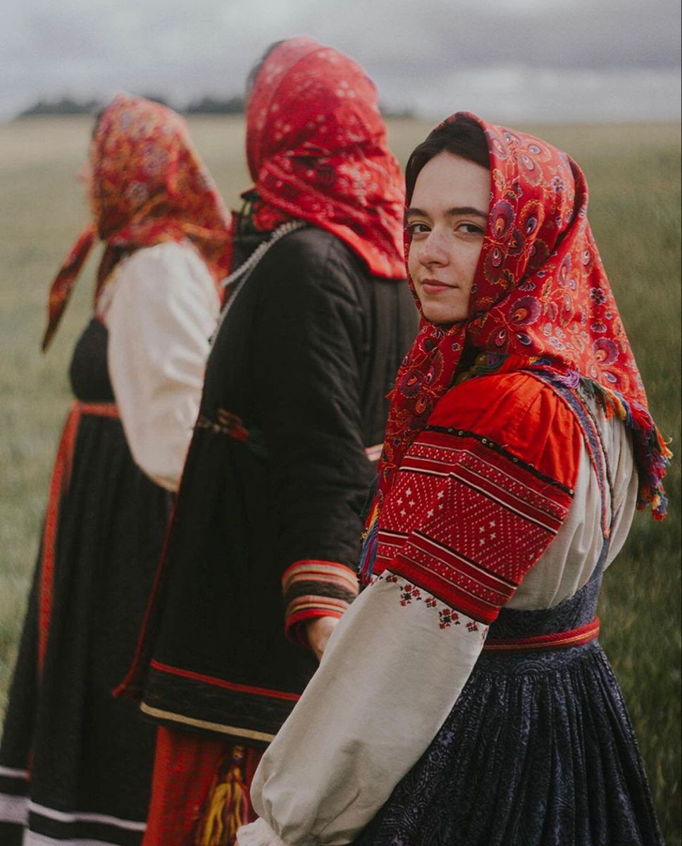 Women in Slavic costumes in Haicheng
