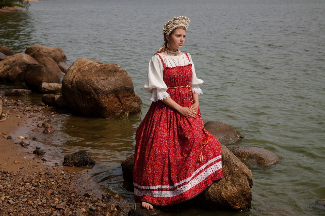 Women in Slavic costumes in Haicheng