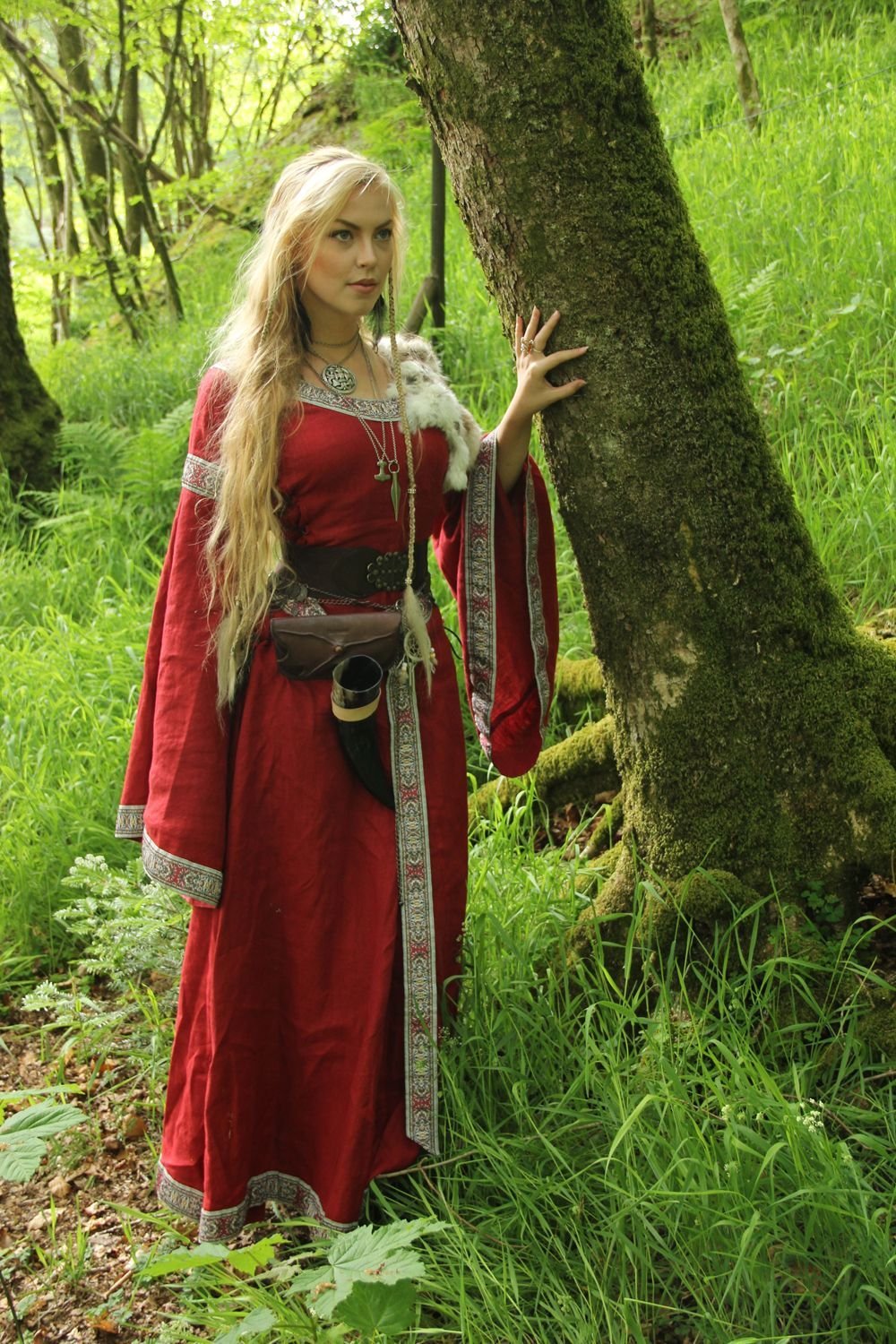 Women in Slavic costumes in Haicheng