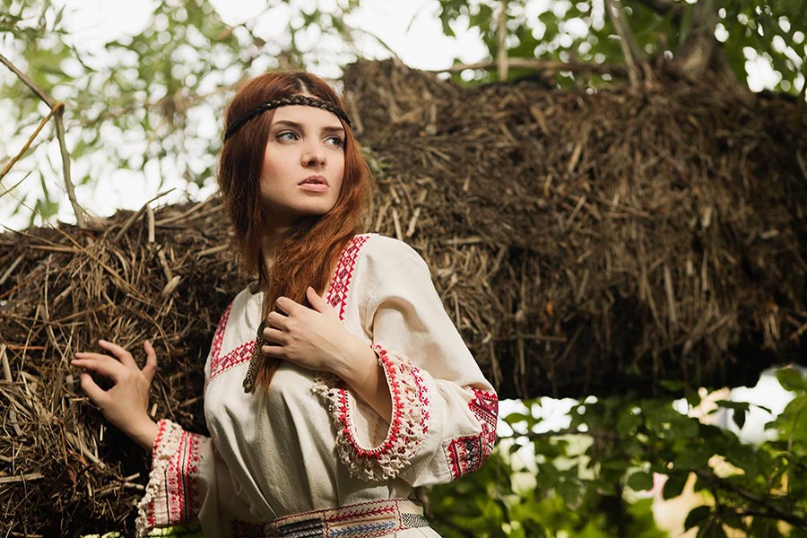 Women in Slavic costumes in Haicheng