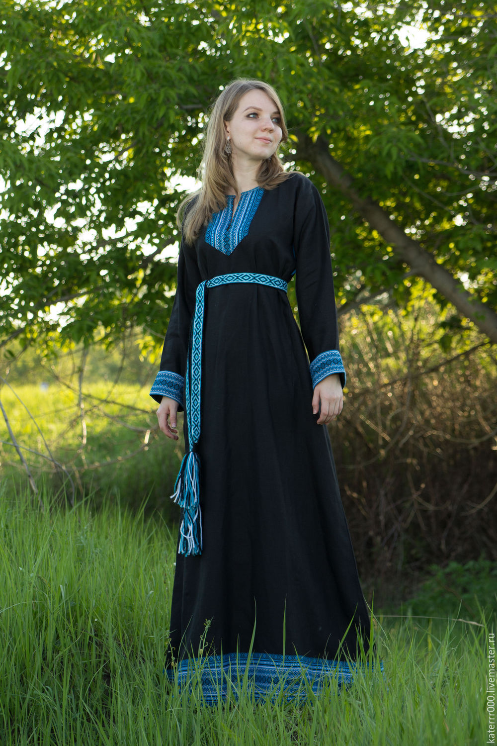 Women in Slavic costumes in Haicheng