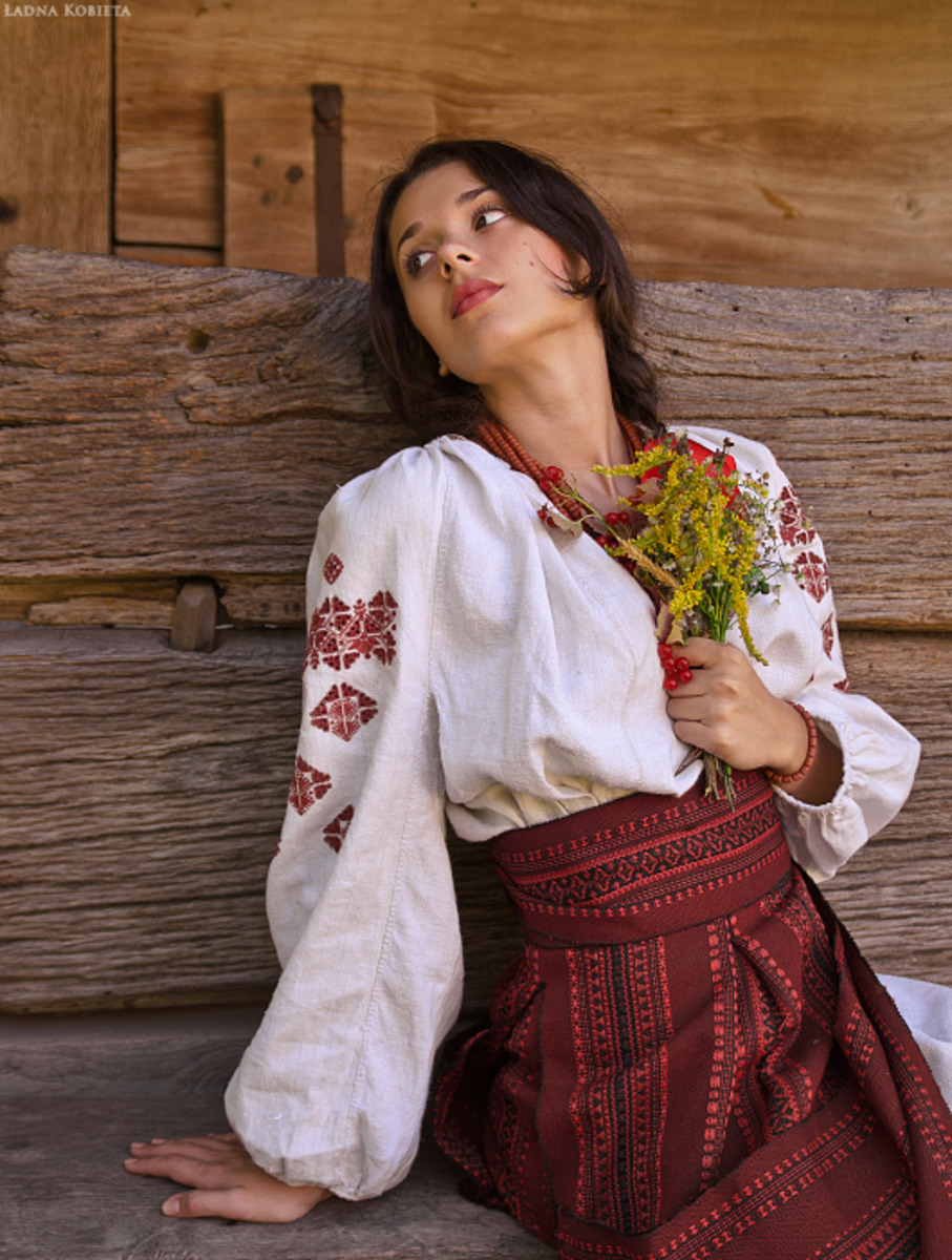 Girls in Slavic costumes in Haicheng