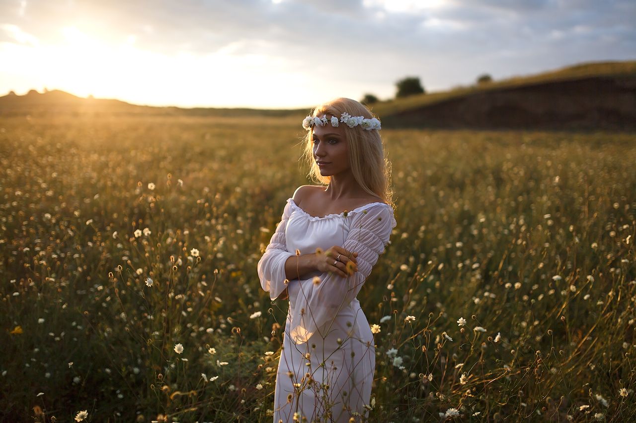 Girls in Slavic costumes in Haicheng