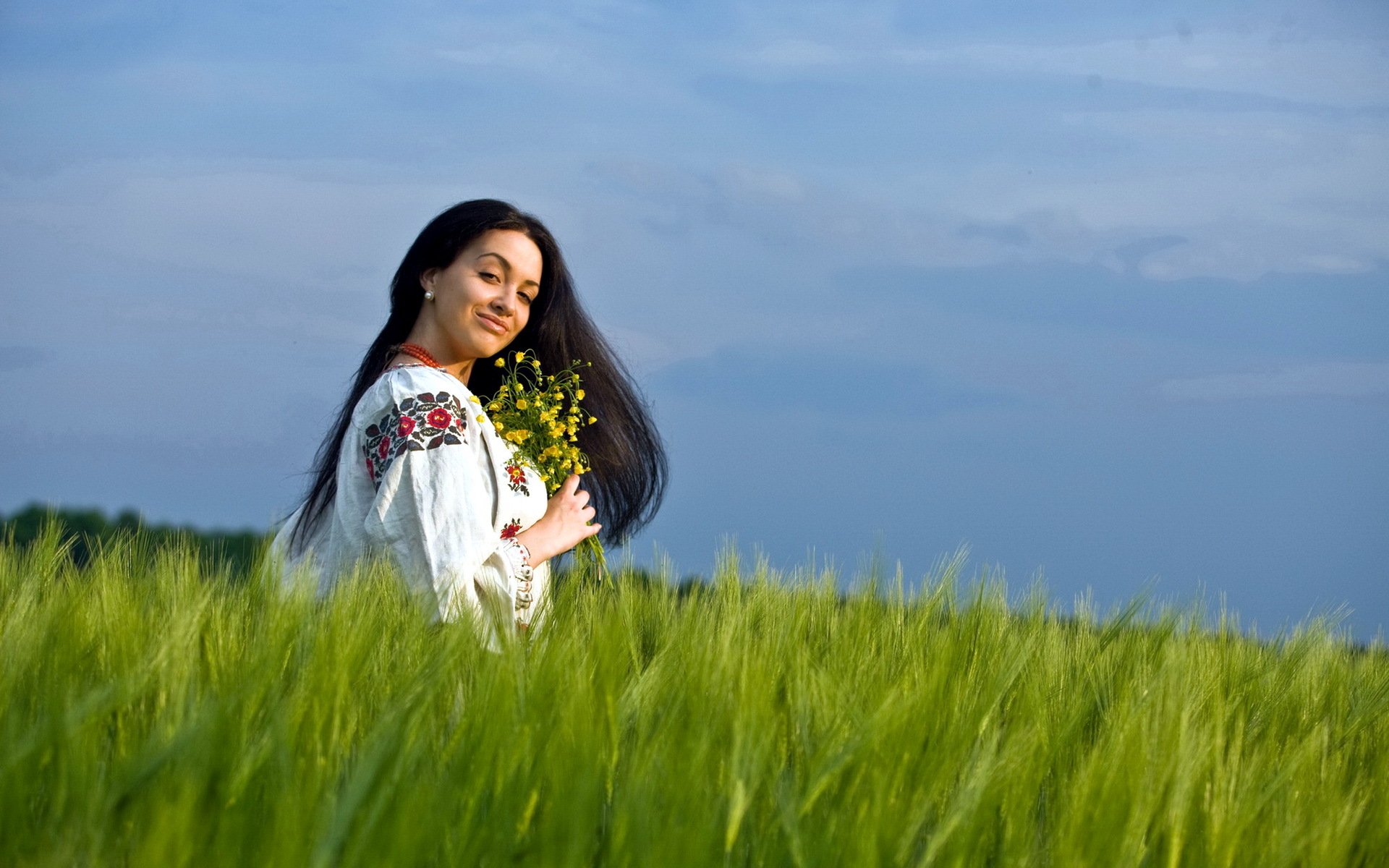 Girls in Slavic costumes in Haicheng