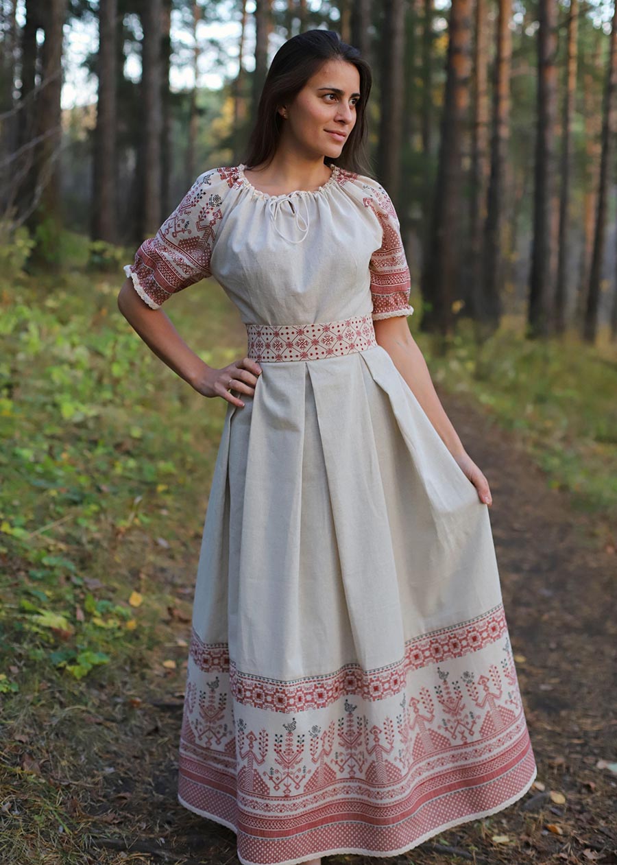 Girls in Slavic costumes in Haicheng