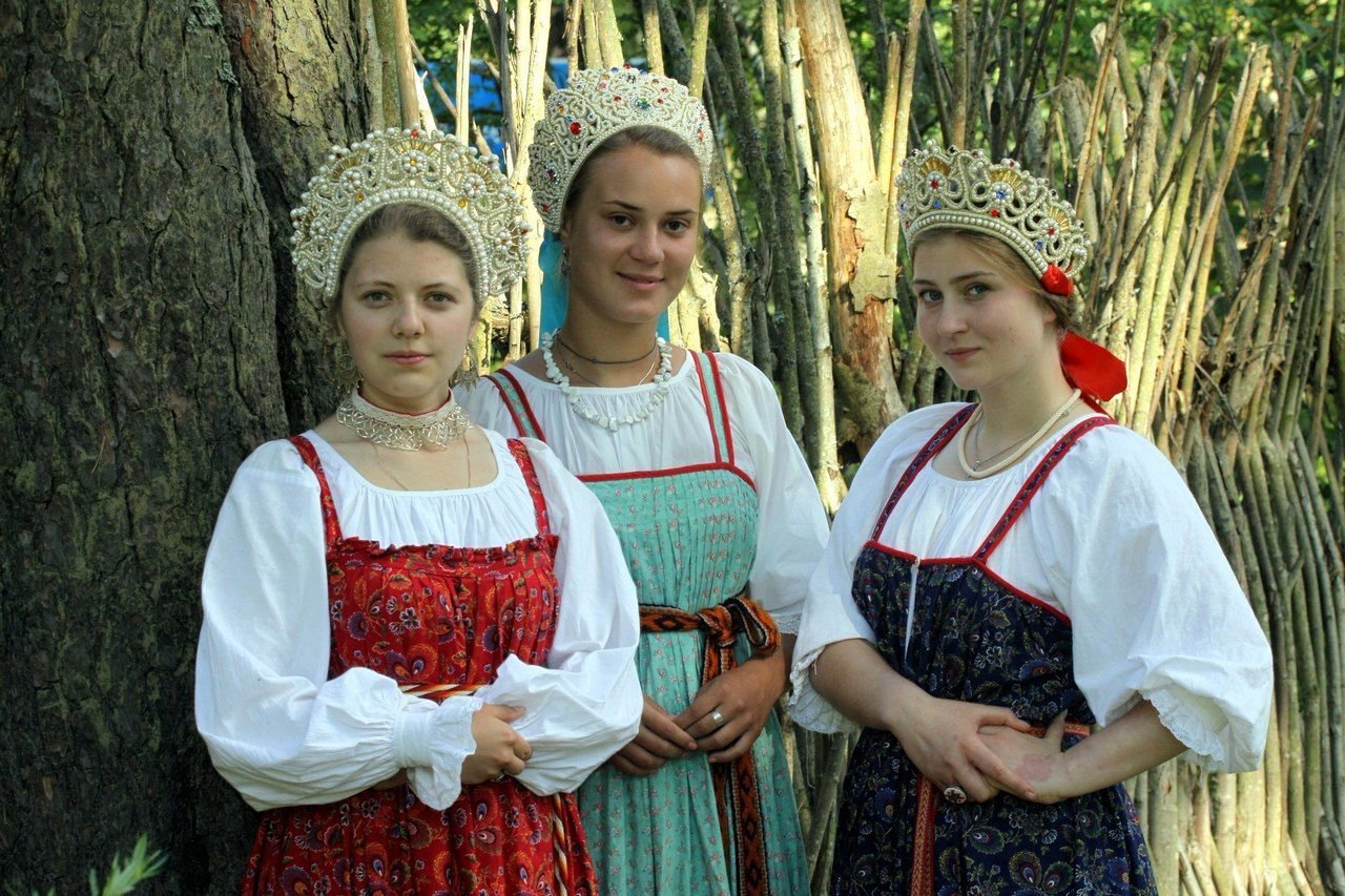 Sexy model Girls in Slavic costumes in Haicheng